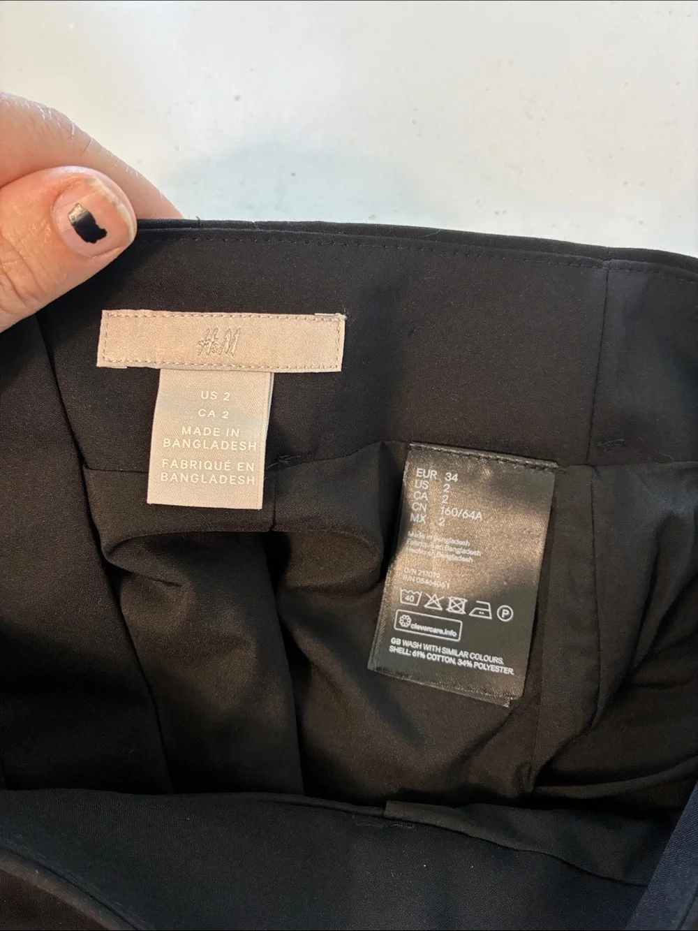 H&M Sz 2 Black Pencil Skirt with Back Zipper and Vent